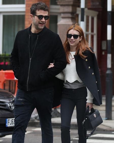 "Sao" và những cuộc tình thăng hoa trong năm qua - 2 Emma Roberts là một ngôi sao đặc biệt “đào hoa” trong năm qua khi hồi tháng 7/2016, nữ diễn viên xinh đẹp còn “tay trong tay” cùng Christopher Hines…