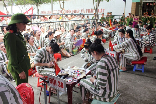 Phạm nhân tại Trại giam số 6 tham gia Hội thi tay nghề giỏi.