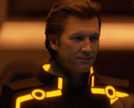 Khi các sao nam “hồi xuân” trên màn ảnh - 2 Dù đã 60 tuổi khi tham gia phần phim “Tron: Legacy” nhưng nhờ công nghệ kĩ thuật số, nam tài tử Jeff Bridges trông vẫn trẻ trung hệt như những ngày ông còn tham gia phần phim “Tron” đầu tiên vào năm 1982.