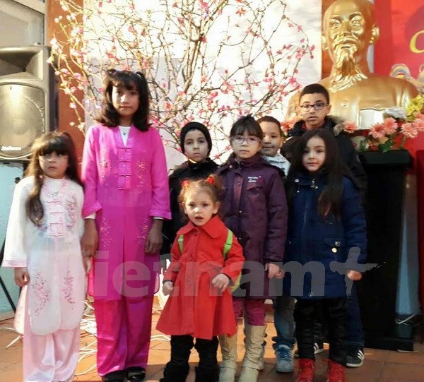 Cộng đồng người Việt Nam tại Algeria vui mừng đón Xuân Đinh Dậu - 2 Cộng đồng người Việt Nam tại Algeria vui mừng đón Xuân Đinh Dậu - 2