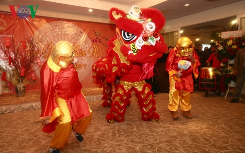 Tết cộng đồng của người Việt Nam tại Nhật Bản - 3 Rộn ràng điệu múa lân ngày Tết.