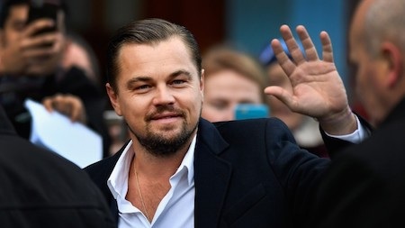 Leonardo DiCaprio hồi nhỏ từng được chọn đóng vai Max Denninson trong bộ phim viễn tưởng gia đình “Hocus pocus” năm 1993 nhưng sau đó Leo lại từ chối để tham gia bộ phim “Whats eating gilbert grape?”. Nam tài tử còn hồi tưởng rằng mình đã từ chối một lời đề nghị kếch-xù hơn cả trong mơ tưởng và chính Leo cũng không hiểu khi ấy mình đã lấy đâu ra “can đảm” để từ chối Disney.