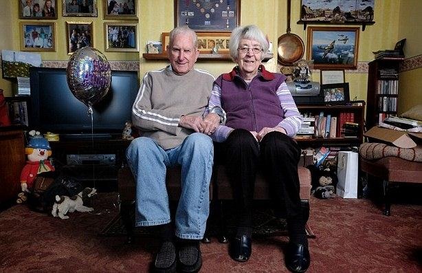 Ban đầu, bà Dolly phải lòng bạn của ông Stan