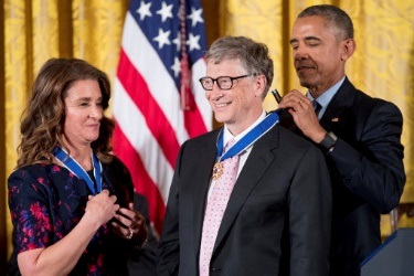 Bill Gates có thể trở thành tỷ phú có nghìn tỷ USD đầu tiên - 2 Bill Gates và Cựu Tổng thống Mỹ, Barack Obama (Nguồn: PA)