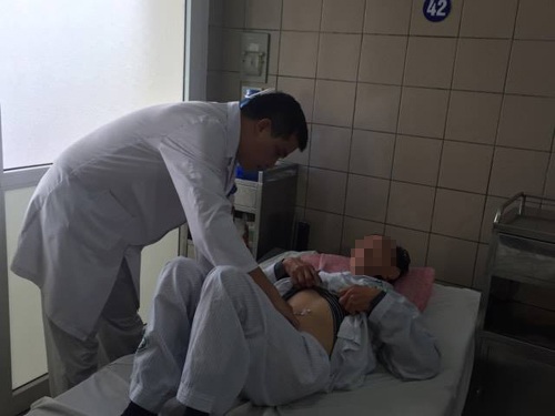 Suýt chết vì uống mật cá trắm để bồi bổ sức khỏe - 2 Bệnh nhân bị suy thận vì dùng mật cá trắm để bồi bổ sức khỏe.