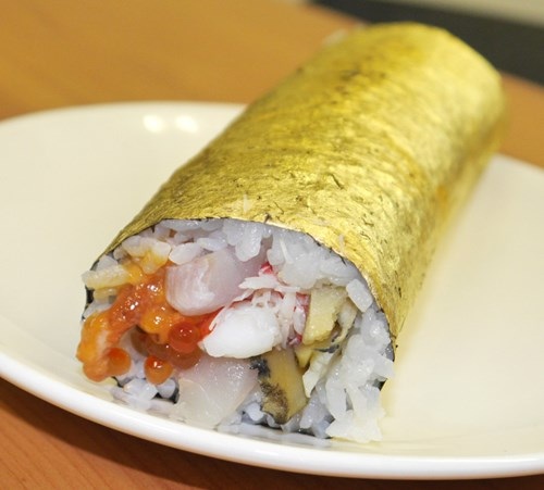 Sushi bọc vàng giá hơn 2 triệu đồng/cuộn - 3 Sushi bọc vàng giá hơn 2 triệu đồng/cuộn - 3
