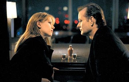 Câu chuyện tình yêu đầy lạ kì, day dứt giữa Bob Harris (Bill Murray thủ vai) và Charlotte (Scarlett Johansson thủ vai) trong “Lost in translation” (2003) chắc chắn sẽ làm nhiều con tim đang yêu phải thổn thức