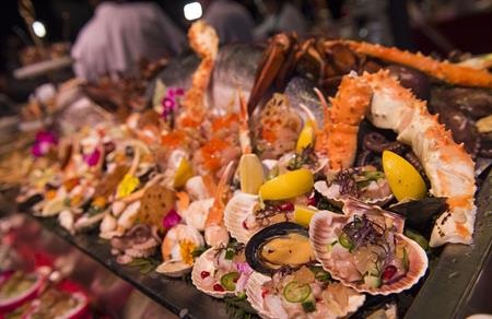 “Sao” ăn gì tại tiệc Oscar? - 2 Quầy sushi, hải sản làm các thực khách phải xao lòng