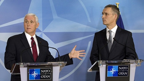 Mỹ-EU-NATO-Nga, tiềm ẩn và thách thức - 3 Phó Tổng thống Mỹ Mike Pence họp báo cùng Tổng Thư ký NATO Jens Stoltenberg. Ảnh: WTAE.