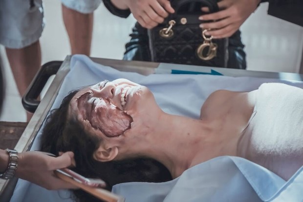 Trương Quỳnh Anh với vai diễn ám ảnh trong phim kinh dị - 2 Trương Quỳnh Anh sợ hãi khi thực hiện cảnh quay trong nhà xác
