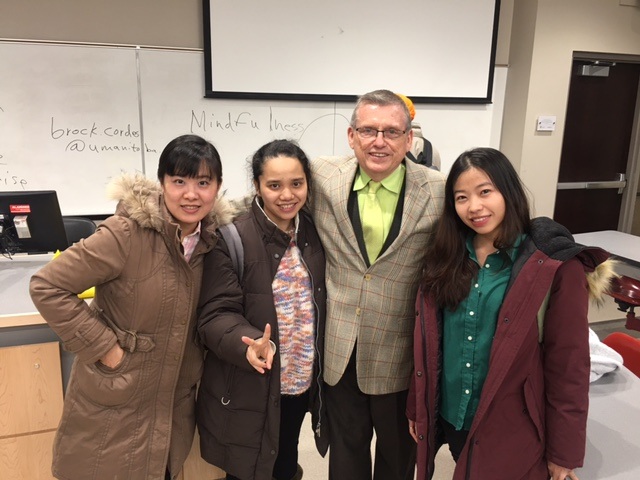 Du học Canada chi phí thấp với nhiều cơ hội làm việc và định cư - 2
DHS của Hợp Điểm tại Canada: Thái Linh (ngoài cùng bên phải), Minh Trang (thứ 2 bên trái)