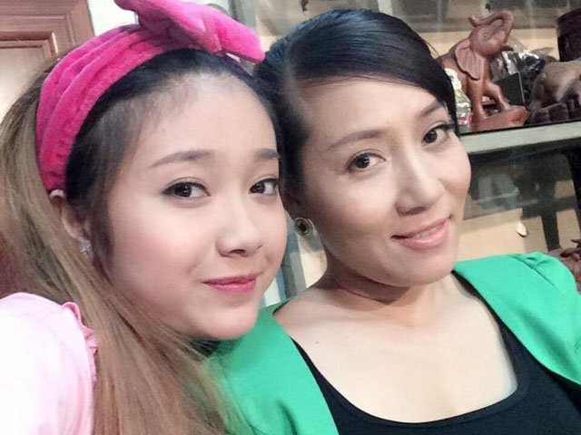 Biến cố “kinh khủng” trong đời nữ diễn viên chuyên vào vai lẳng lơ, giật chồng - 1 Diễn viên Thu Huyền (phải) - người nổi tiếng với nhiều vai đanh đá, chua ngoa,.. trong các phim truyền hình.
