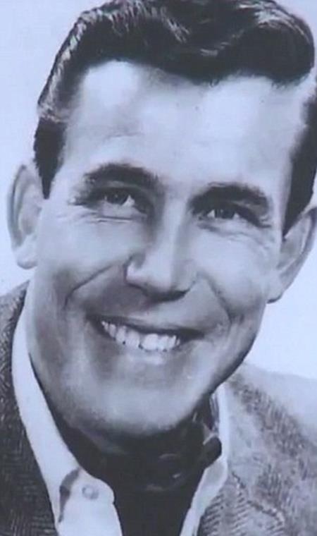 
Cha của Paul quá đời khi Paul mới tròn 4 tuổi
