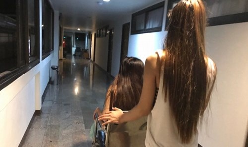 Mọi sinh hoạt của người phẫu thuật luôn có sự chăm sóc của những người cùng cảnh ngộ.