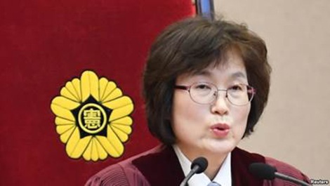 Chính trường Hàn Quốc: Rối như tơ vò - 3 Quyền Chánh thẩm Lee Jung-mi, người ra phán quyết phế truất bà Park Geun-hye.