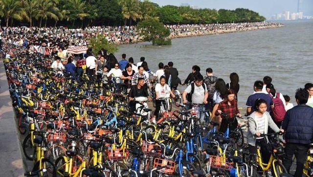 Vạn xe đạp chen nhau không lối thoát ở Trung Quốc - 1 Xe đạp nhiều khủng khiếp ở Thâm Quyến.