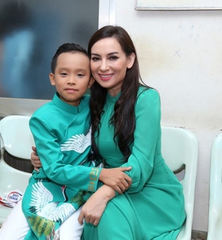 Dàn sao khủng đổ bộ Cần Thơ trong Đại nhạc hội IMC 2017 - 2 Phi Nhung và Hồ Văn Cường