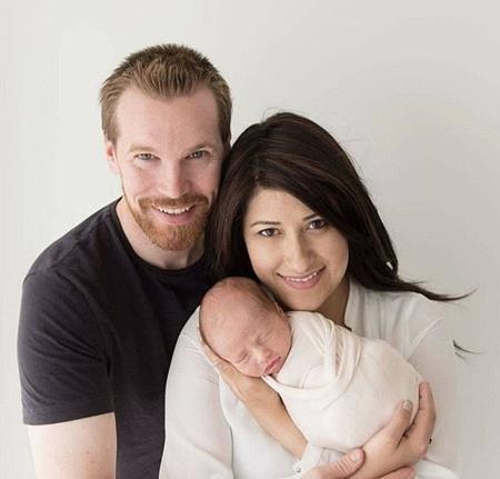 Moore không muốn phá thai nên quyết định chỉ tiến hành phẫu thuật ngực