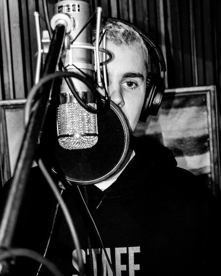 Fan phát cuồng khi Justin Bieber táo bạo khoe ảnh “nóng” - 2 Justin Bieber vừa “nhá hàng” loạt ảnh mới trong phòng thu