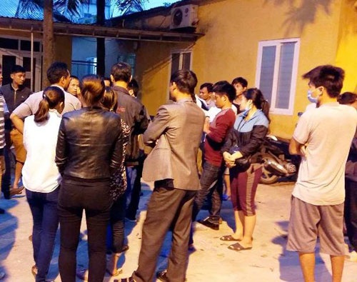 Người nhà bệnh nhân vây bệnh viện