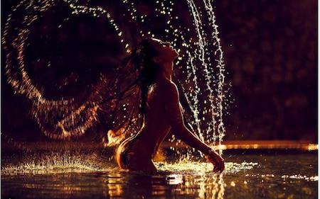 Kourtney Kardashian gây ấn tượng với ảnh nude tuyệt đẹp