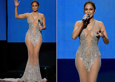 … và cả khi Jennifer mặc một bộ đồ xuyên thấu hở bạo lên phát biểu tại American Music Awards 2015