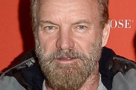 Dù đã có tới 6 người con nhưng ngôi sao ca nhạc Sting lại không hề lên kế hoạch để di chúc cho thế hệ sau. Giọng ca nổi tiếng từng chân thành “thủ thí” với báo giới rằng: “Tôi đã nói với các con rằng sẽ không còn nhiều tiền đâu, bởi vì chúng tôi đang tiêu xài nó rồi đây! Chúng tôi có rất nhiều điều ràng buộc. Rồi cả những thứ mà chúng tôi chi tiêu nữa, nên sẽ không còn lại nhiều đâu”.