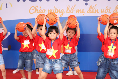Trải nghiệm Ngày hội Thể thao tuyệt vời tại hệ thống Giáo dục CGD Victory - 2 Các bé trong tiết mục biểu diễn nghệ thuật được chuẩn bị công phu.