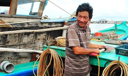 Phận người sống dưới đáy sông - 3 Ông Nguyễn Văn Tốt (Năm Thợ Lặn) có 3-4 đời là con, cháu nối nghiệp.