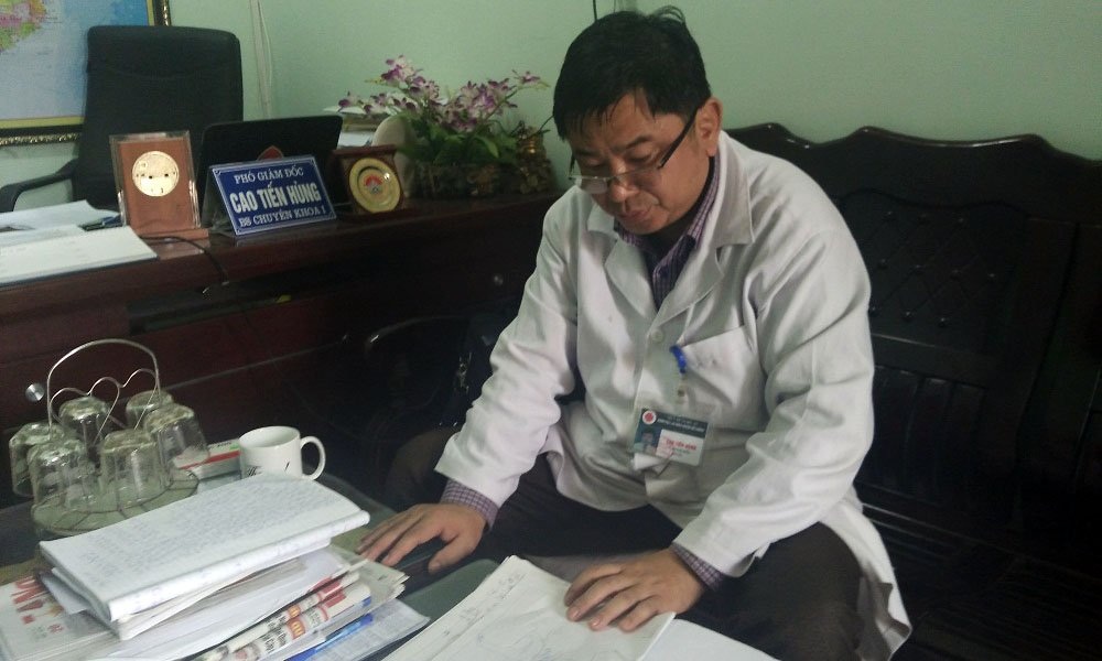 Mổ u nang buồng trứng, cắt nhầm ruột thừa - 3 BS Cao Tiến Hùng, Phó GĐ BV huyện Đô Lương, người trực tiếp mổ cho chị Hảo