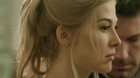 Những vai diễn “vạn người mê” của Hollywood - 2 Một nhân vật cuốn hút như Amy Dunne của “Gone girl” dĩ nhiên cũng đã lọt vào mắt xanh của hàng loạt ngôi sao nổi tiếng như Natalie Portman, Charlize Theron và Olivia Wilde. Tuy vậy, nhà sản xuất có thể xoa tay hài lòng khi lựa chọn Rosamund Pike và màn trình diễn xuất sắc của Rosamund Pike trong “Gone girl” cũng đã mang về cho nữ diễn viên này một đề cử Oscar cho nữ chính xuất sắc nhất.