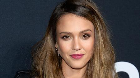 Những khó khăn đã khiến các “sao” chùn bước - 2 Khi tham gia “Fantastic Four: Rise of the silver surfer”, Jessica Alba đã rất bất ngờ và hụt hẫng vì đạo diễn nói rằng cô khóc “không xinh” và vì thế họ sẽ phải dùng kỹ xảo để cảnh khóc đẹp hơn. “Thiên thần bóng tối” đã cảm thấy vô cùng thất vọng và mất luôn niềm tin vào ngành công nghiệp điện ảnh.