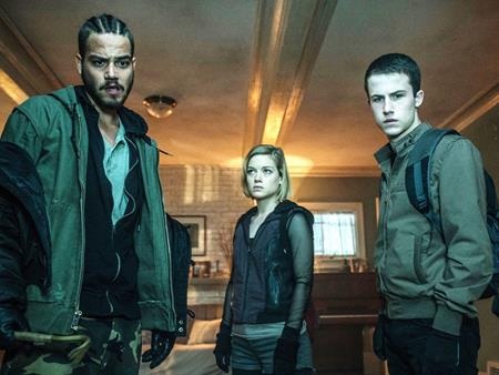 “Rụng tim” với những tác phẩm kinh dị khó quên của Hollywood - 2 Xoay quanh một nhóm bạn muốn đột nhập vào nhà của một ông già mù để lấy cắp tiền, bộ phim “Dont breathe” của đạo diễn Fede Alvarez không chỉ khiến người xem choáng váng vì bất ngờ mà nhịp phim lúc nào cũng căng như dây đàn và không hề phù hợp cho những người yếu tim.