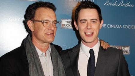 Khi sao bị danh tiếng của phụ huynh “phủ bóng” - 2 Có bố là ngôi sao nổi tiếng hàng đầu Tom Hanks, Colin Hanks đã phải chịu rất nhiều áp lực khi bước chân vào nghề diễn. Và muốn đuổi kịp được bố mình, Colin thậm chí đã phải nỗ lực gấp đôi khi liên tục tham gia vào các dự án phim như “Dexter”, “Fargo” hay gần đây là “Life in Pieces”. Tuy vậy, Colin vẫn chủ yếu được khán giả nhớ đến nhờ việc là con trai của Tom Hanks.