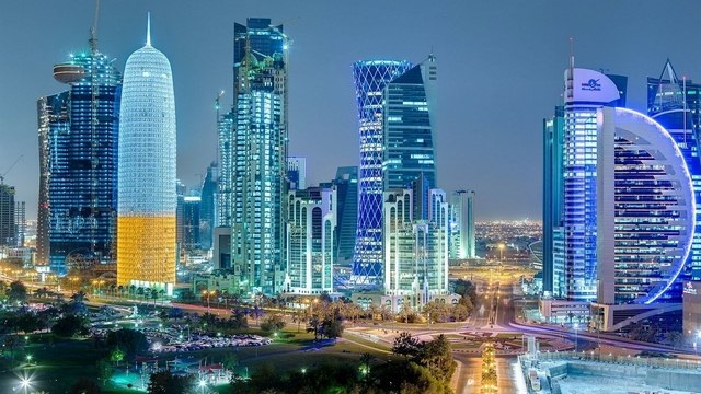 Mật độ tỉ phú, triệu phú dày đến mức không tưởng ở Qatar - 1 Thủ đô Doha của Qatar rực rỡ về đêm.