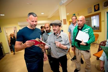 Cựu sao nửa đỏ thành Man rất ân cần với mọi người