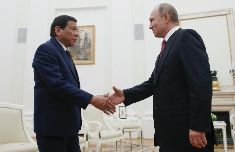Philippines đã thất vọng với Nga-Trung? - 3
Tổng thống Nga V.Putin tiếp ông Duterte tại Điện Kremlin hôm 23/5 vừa qua