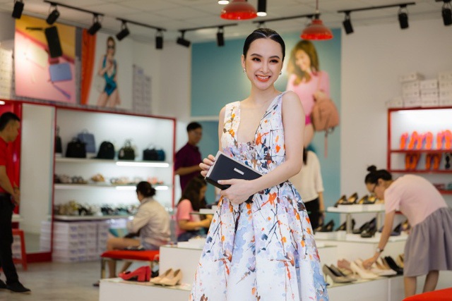 Theo chân Diễm My 9X, Angela Phương Trinh đi "săn" giày 200.000 đồng từ Juno - 3 Theo chân Diễm My 9X, Angela Phương Trinh đi "săn" giày 200.000 đồng từ Juno - 3