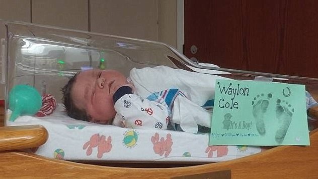 Em bé sơ sinh nặng gần 7,3 kg ra đời ở Mỹ - 2 Cậu bé có trọng lượng tương đương một đứa trẻ 6 tháng tuổi