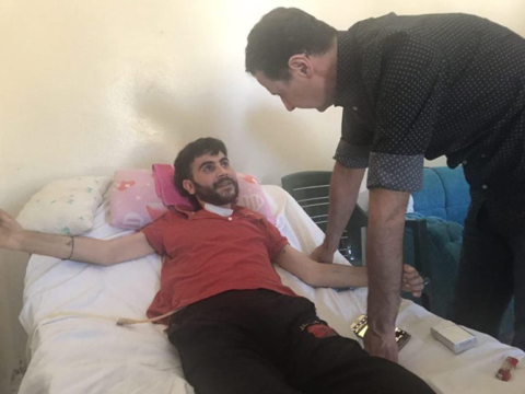 Tương lai Tổng thống Syria: Khó ai soán ngôi ông Assad - 3
Tổng thống Syria đến thăm thương binh Syria ở tỉnh Hama.