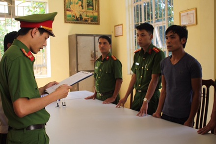 Vì sao công ty xử lý nước thải lại súc rửa hệ thống lọc nước cho... máy chạy thận? - 3 Bùi Mạnh Quốc, Giám đốc Cty Trâm Anh bị cơ quan CSĐT đọc lệnh khởi tố bị can, bắt tạm giam.