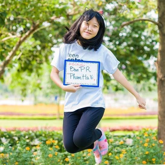 Viết về “cái lườm nguýt” của người lớn, nữ sinh Hòa Bình nhận học bổng 2,5 tỷ đồng - 2
Cô gái 17 tuổi năng động, dám nghĩ dám làm.