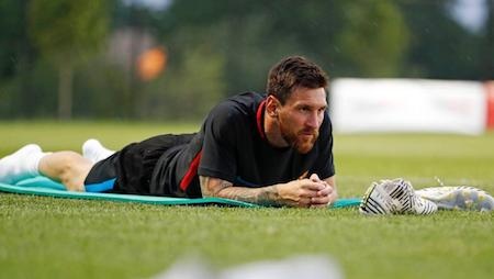 Cổ động viên tố Messi chế giễu Neymar trên mạng xã hội - 2 Messi cũng nhanh chóng đáp lại đàn em trên mạng xã hội