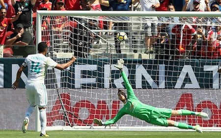 MU thắp lên tình yêu cho "người đàn bà đẹp" Julia Roberts - 2 MU vừa giành chiến thắng trước Real Madrid