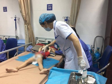 Cục trưởng Y tế: "Không thể con trai là cắt bao quy đầu như Khoái Châu" - 1 Trẻ điều trị sùi mào gà ở Bệnh viện Da liễu T.Ư