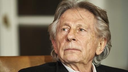 Những ngôi sao tự “hại người hại mình” - 2 Năm 1977, vị đạo diễn lừng danh Roman Polanski đã bị tố quan hệ tình dục bất hợp pháp với bé gái 13 tuổi, Samantha Geimer. Theo cáo buộc, Polanski đã chuốc rượu và cho Geimer dùng ma túy rồi cưỡng bức nạn nhân tại nhà riêng của nam diễn viên Jack Nicholson. Sau đó, Polanski đã bỏ trốn khỏi Mỹ và phải sống như một kẻ trốn chạy tại Pháp.