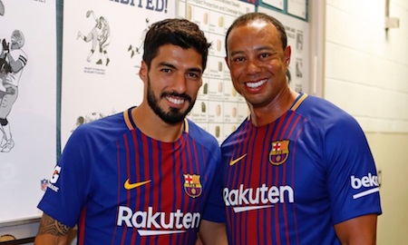 Tay golf huyền thoại Tiger Woods vui mừng khi được gặp Messi - 2 Luis Suarez rất sung sướng khi có cơ hội gặp Tiger Woods