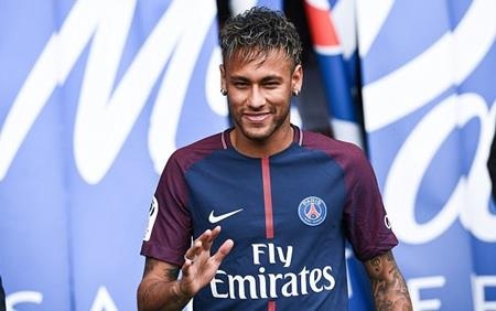 Chưa thể thi đấu cho PSG, Neymar đành đi chơi giải sầu - 2 Dù đã ra mắt đội bóng mới…
