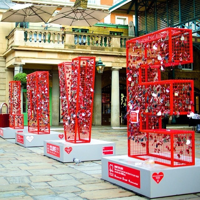 Điểm đến không thể bỏ qua dịp 2.9 - 2 Mô hình móc khóa Love phiên bản Love Garden