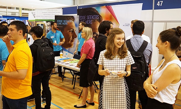 Nếu bạn đủ sức học và xin học bổng vào Đại học Monash, Úc - 2
Triển lãm về việc làm được tổ chức tại ĐH Monash